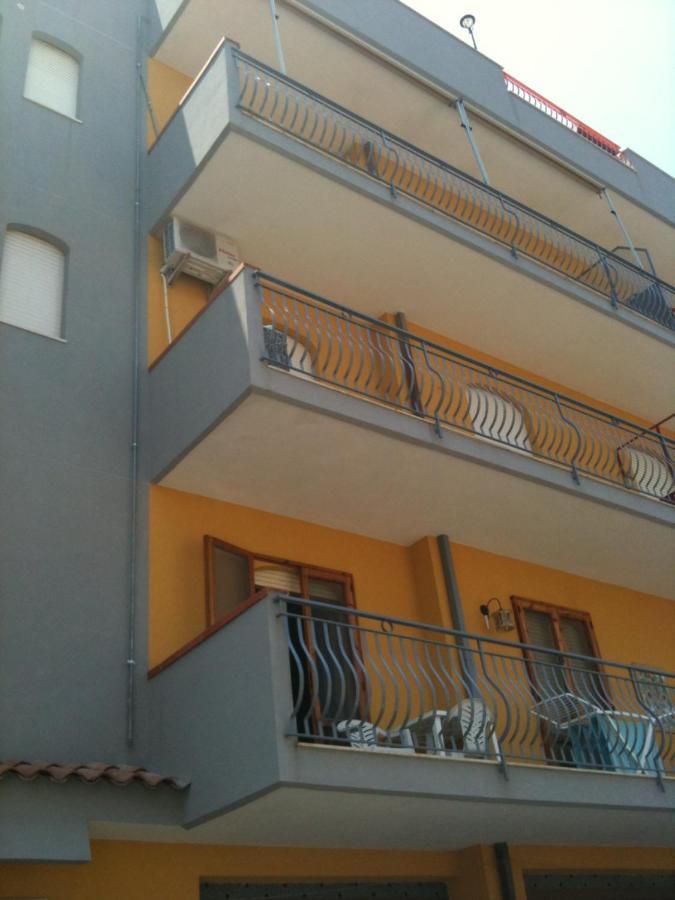 Residence La Fenice Ff Giardini Naxos Exterior photo