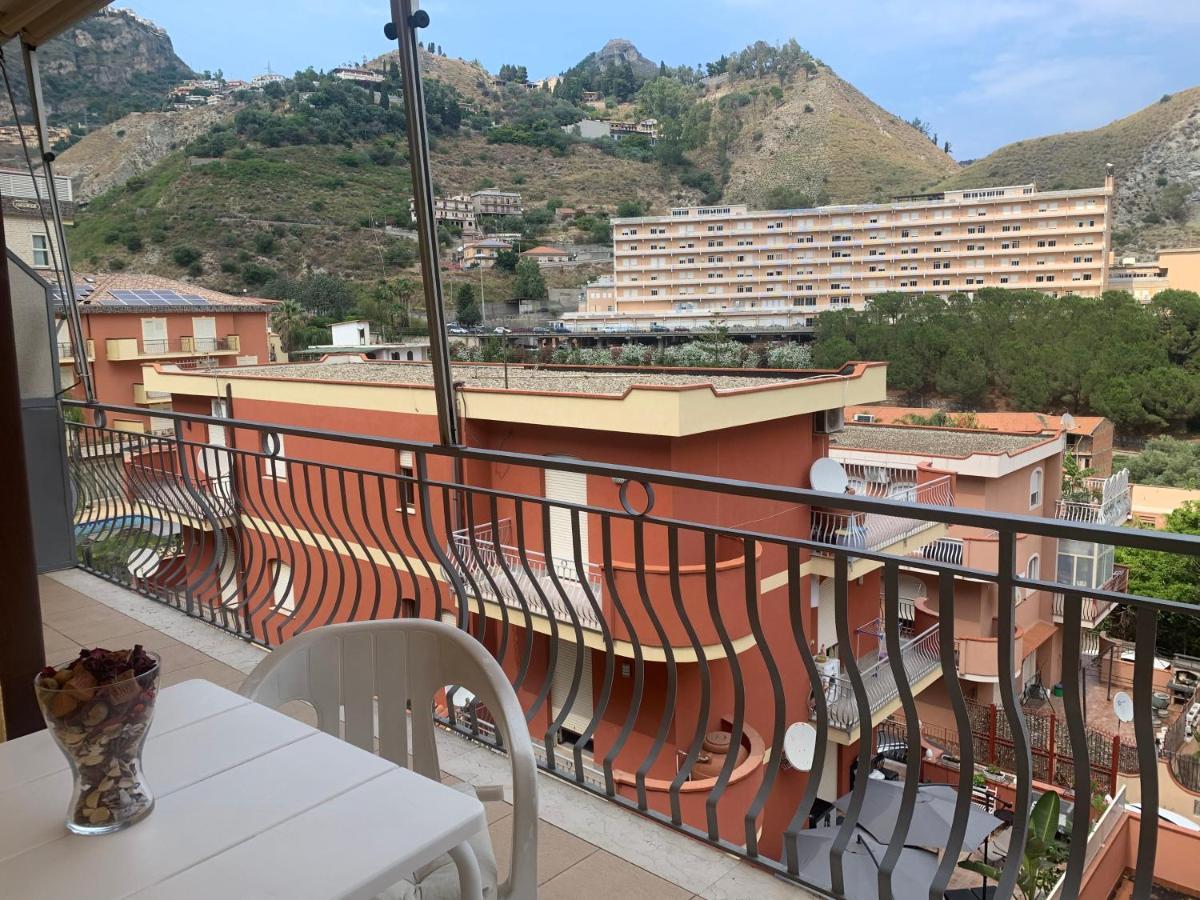 Residence La Fenice Ff Giardini Naxos Exterior photo