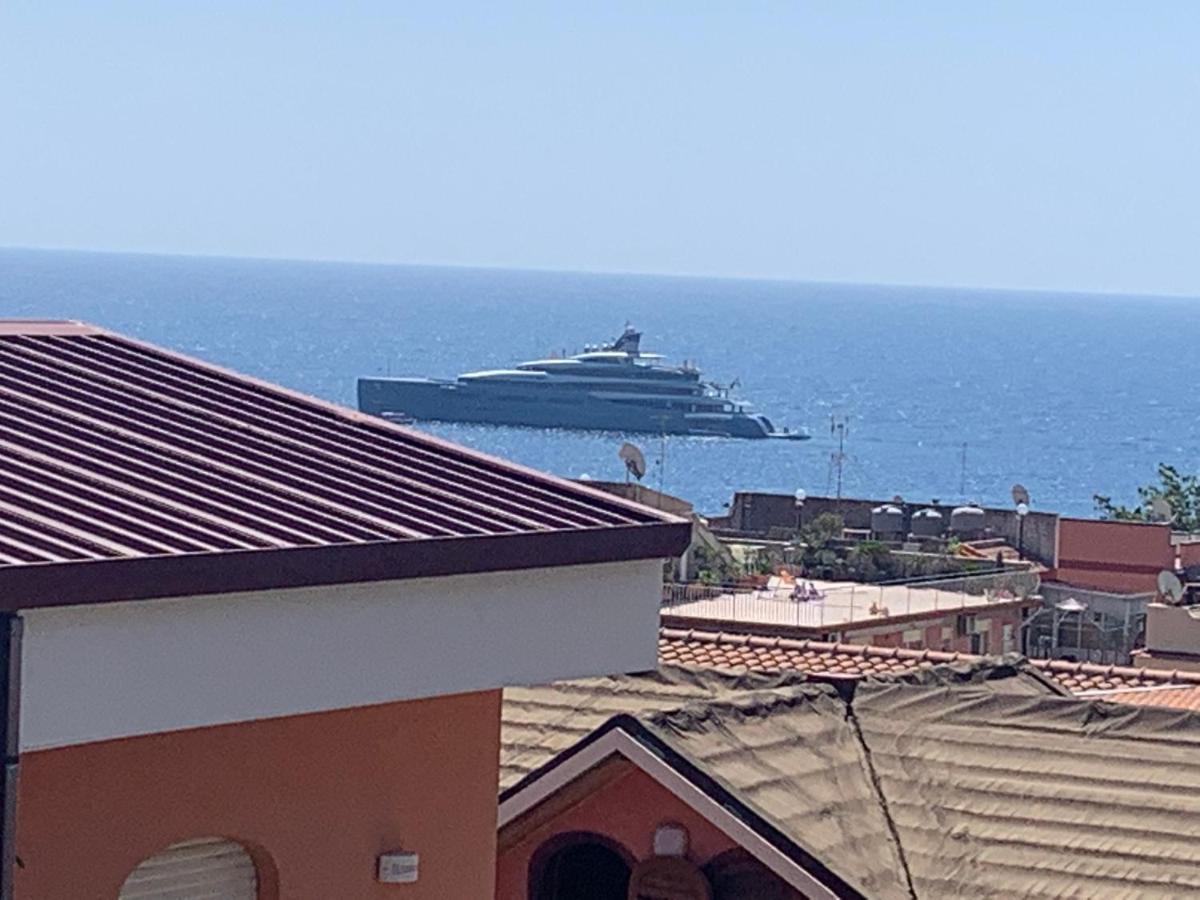 Residence La Fenice Ff Giardini Naxos Exterior photo