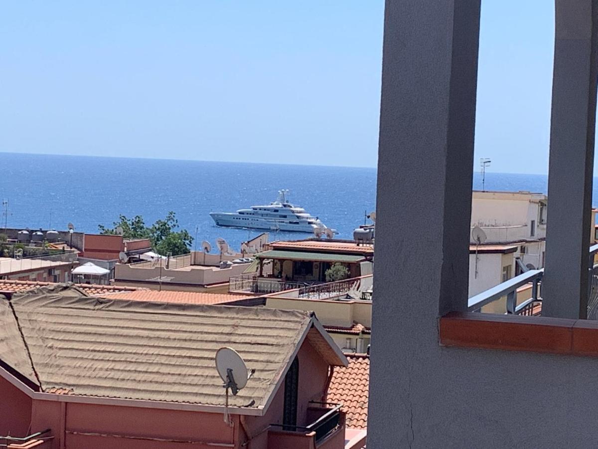 Residence La Fenice Ff Giardini Naxos Exterior photo