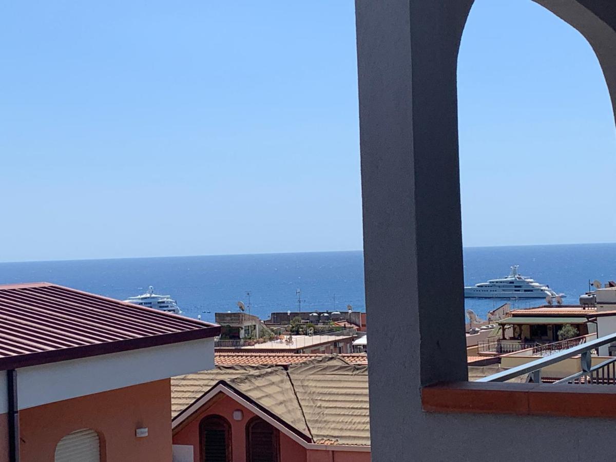 Residence La Fenice Ff Giardini Naxos Exterior photo