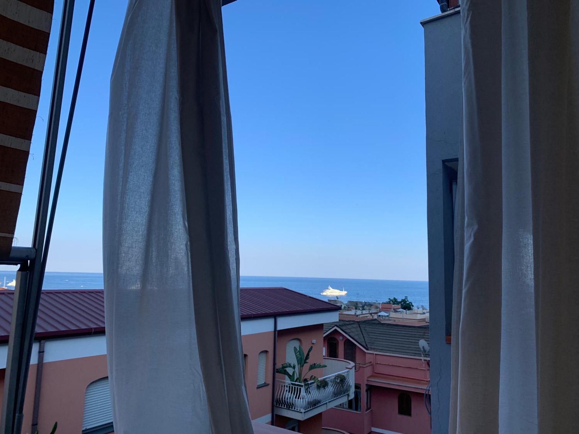 Residence La Fenice Ff Giardini Naxos Exterior photo